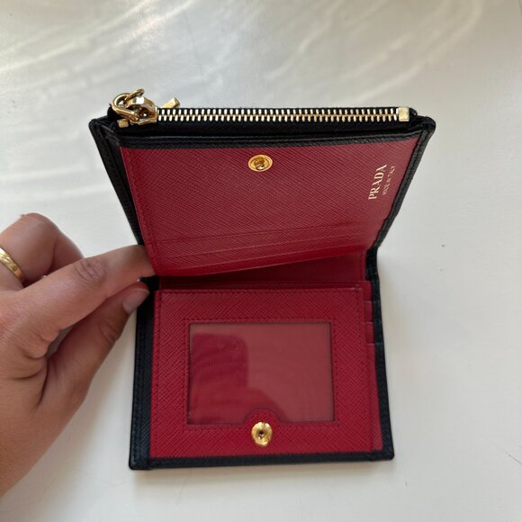 Prada black wallet with inner red lining - Picture 5 of 5